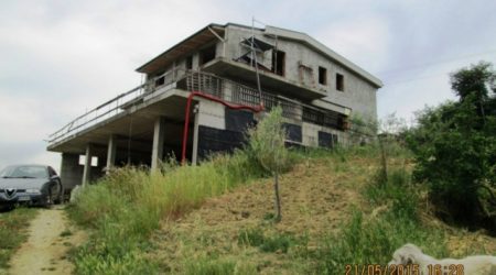 R/VI80   INTERO FABBRICATO AL GREZZO CON TERRENO CIORCOSTANTE