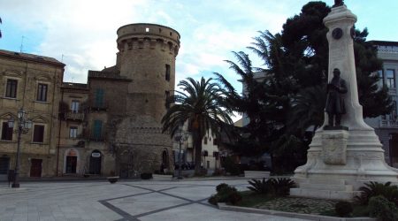 C/VA81  VENDESI A VASTO (CH) IN CENTRO ATTIVITA’ DI RISTORANTE  AVVIATISSIMO