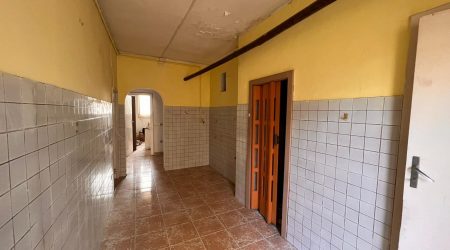 RIF:R/VI101 A VASTO (CH)  CENTRALISSIMO CENTRO STORICO VENDESI  APPARTAMENTO C.A. MQ 70 CON INGRESSO INDIPENDENTE DA RISTRUTTURARE