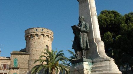 RIF:R/LM101 AFFITTASI APPARTAMENTI MOBILIATI A VASTO (CH) RISTRUTTURATI CON ASCENSORE CENTRO