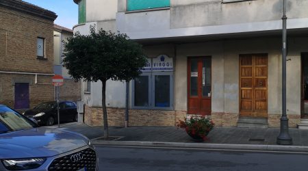 RIF:C/L4 A VASTO (CH) AFFITTASI IN CENTRO SUL CORSO GARIBALDI  LOCALE COMMERCIALE MQ 50 CON BAGNO