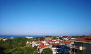 RIF:R/V203 A VASTO (CH) VENDE APPARTAMENTO 3°P.+GARAGE+POSTO AUTO PERSONALE+AMPI PARCHEGGI CONDOMINIALI IN V.DEL PORTO CON VISTA PANORAMICA