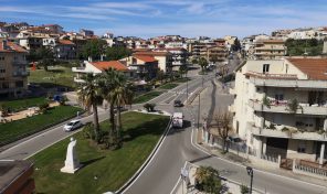 R/LM104 AFFITTA APPARTAMENTO MOBILIATO A VASTO IN V.SAN ROCCO 1° PIANO CON ASCENSORE-2 CAMERE LETTO, 2 BAGNI, INGRESSO/SOGGIORNO/CUCINA A VISTA, AMPIO BALCONE-RECENTE COSTRUZIONE   