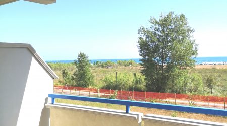 RIF:R/VM22 A VASTO MARINA (CH) FRONTE MARE PANORAMICISSIMO-SULLA PISTA CICLABILE- VENDE APPARTAMENTO AL 1°PIANO 2CAMERE-2BAGNI-SOGGIORNO CON AMPIO TERRAZZO SUL MARE-2RIPOSTIGLI-TERMOAUTONOMO-CON CONDIZIONATORI-POSTO AUTO DI PROPRIETA’