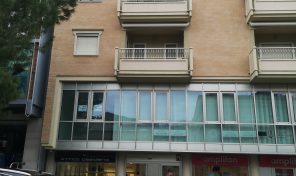 RIF:R/V202 A VASTO (CH) VENDESI APPARTAMENTO -ZONA ALTAMENTE COMMERCIALE-PRESTIGIOSA PALAZZINA-CON AMPIA VETRATA SU C.SO GARIBALDI