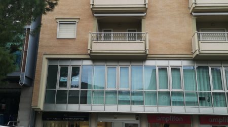 RIF:R/V202 A VASTO (CH) VENDESI APPARTAMENTO -ZONA ALTAMENTE COMMERCIALE-PRESTIGIOSA PALAZZINA-CON AMPIA VETRATA SU C.SO GARIBALDI