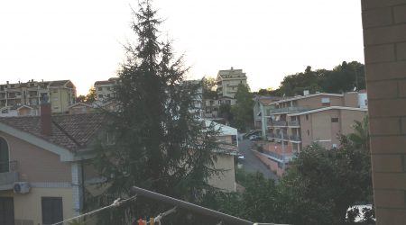 R/V84 A VASTO (CH) VENDE VILLA A SCHIERA DI MQ 300 CON GIARDINO-CON POSSIBILITA’ DI ESSERE UTILIZZATA ANCHE DA DUE NUCLEI FAMILIARI        