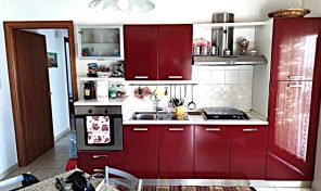 R/VM23 A VASTO MARINA (CH) VENDE APPARTAMENTO DI MQ 65 AL 1° P. CON 2 BALCONI, UNO DI 28 MQ, L’ALTRO DI 18 MQ CON VISTA MARE -INGRESSO/SOGG/CUCINA A VISTA-2 CAMERE LETTO-BAGNO-FINEMENTE ARREDATO-TERMOAUTONOMO-CLIMATIZZATO CALDO FREDDO-CON ASCENSORE-GARAGE- CANTINA-POSTO AUTO COPERTO DI PROPRIETA’