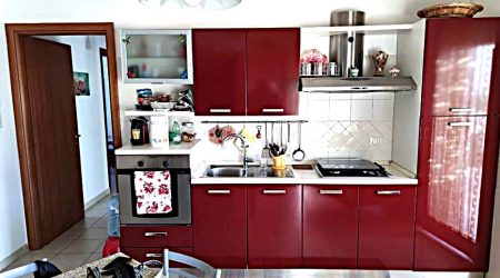 R/VM23 A VASTO MARINA (CH) VENDE APPARTAMENTO DI MQ 65 AL 1° P. CON 2 BALCONI, UNO DI 28 MQ, L’ALTRO DI 18 MQ CON VISTA MARE -INGRESSO/SOGG/CUCINA A VISTA-2 CAMERE LETTO-BAGNO-FINEMENTE ARREDATO-TERMOAUTONOMO-CLIMATIZZATO CALDO FREDDO-CON ASCENSORE-GARAGE- CANTINA-POSTO AUTO COPERTO DI PROPRIETA’