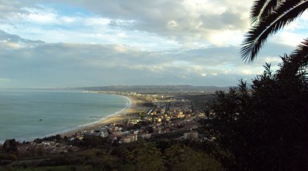 R/C/L1 A VASTO (CH) AFFITTA LOCALE COMMERCIALE DI MQ 320 SU ARTERIA PRINCIPALE CON N.10 VETRINE SU STRADA