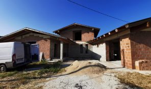 RIF: R/FV20 A CASALBORDINO (CH) VENDE VILLA CON PISCINA. CON ALCUNI LAVORI DA COMPLETARE O COMPLETAMENTE FINITA.